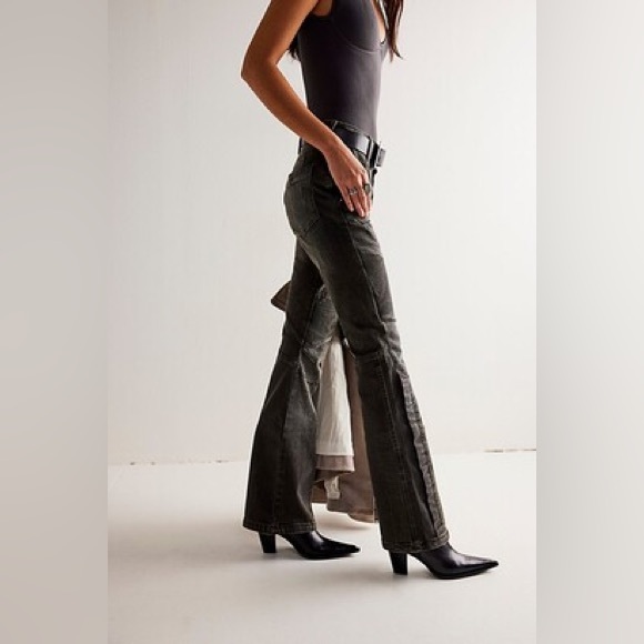 Free People We The Free Vector Moto Mid Rise Flare Jeans NWOT Black - Picture 4 of 6